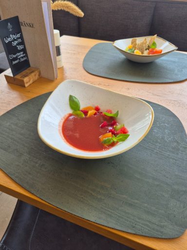 Gazpacho mit Himbeere und Wassermelone Gazpacho mit Himbeere und Wassermelone